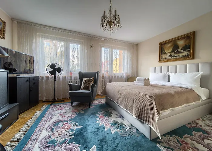 Szczepin Spacious By Bookinghost