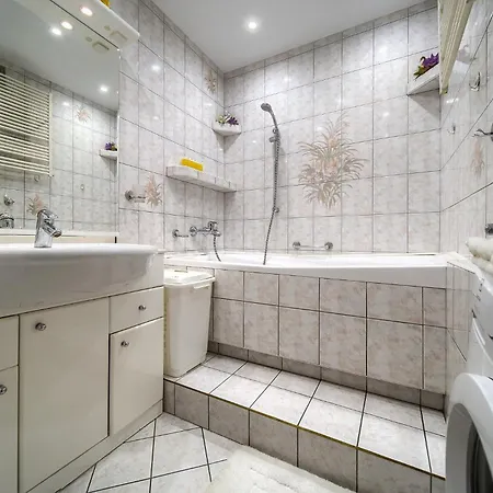 Szczepin Spacious By Bookinghost Vratislav